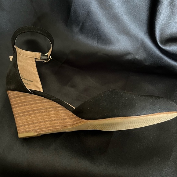 A NEW DAY~ FELT BLACK HEELS~ 6.5 - Picture 2 of 8